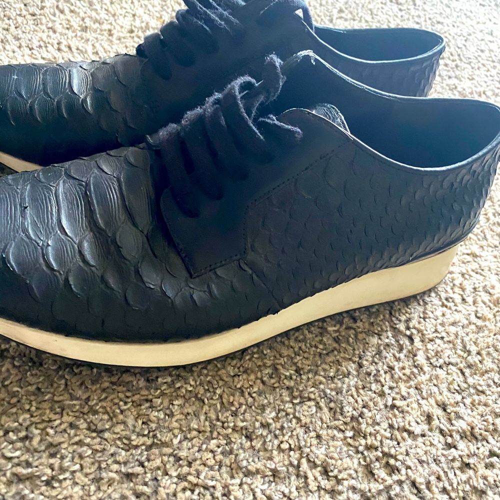VINCE lace up sneakers